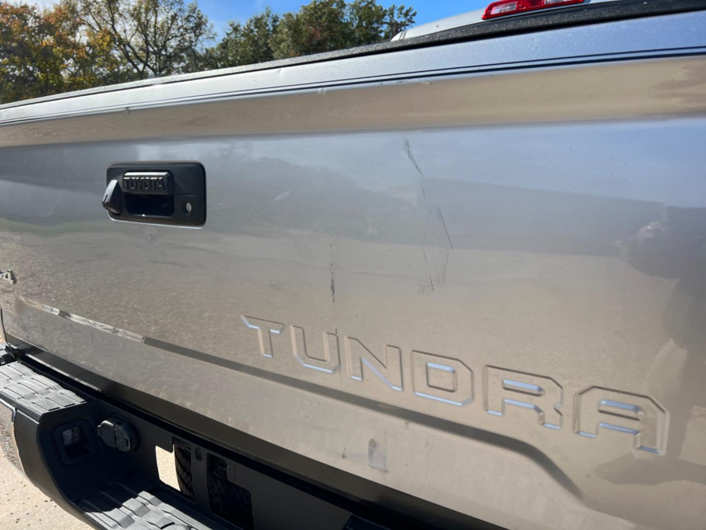 2018 Silver /Gray Toyota Tundra SR5 (5TFDM5F11JX) with an 4.6 V8 engine, Automatic transmission, located at 4520 Airline Hwy, Baton Rouge, LA, 70805, (225) 357-1497, 30.509325, -91.145432 - 2018 Toyota Tundra CrewMax 4X4 155K Miles, 4.6 V8, Power Windows ,Locks & Mirrors, Backup Camera, Cold A/C, Tow Pkg. It Has Dings & Scratches Mainly On Tailgate (See Pic). NO IN HOUSE FINANCING. FOR INFO PLEASE CONTACT JEFF AT 225 357-1497 CHECK OUT OUR A+ RATING WITH THE BETTER BUSINESS BUREAU WE H - Photo#7